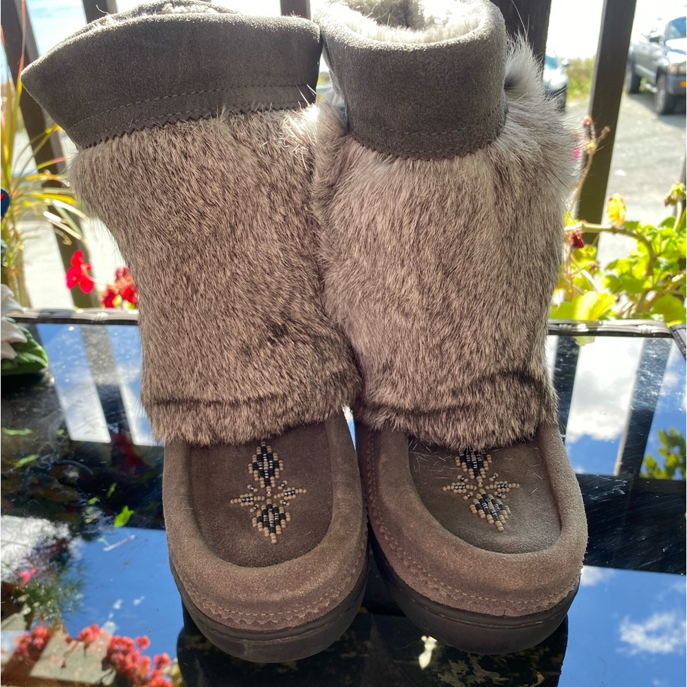Manitoba Mukluks boots size 5 like new condition used